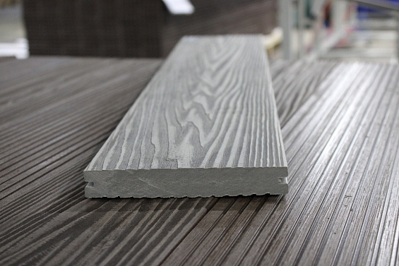 Жешартский ЛПК запустил в производство полнотелую террасную доску из древесно-полимерного композита